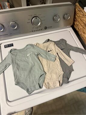 Like New Nike Onesie Bundle 6mo